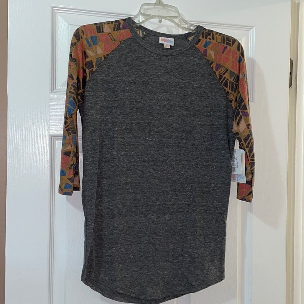 (5/$25) LuLaRoe Geometric/Aztec Print Gray Randy 3/4 top